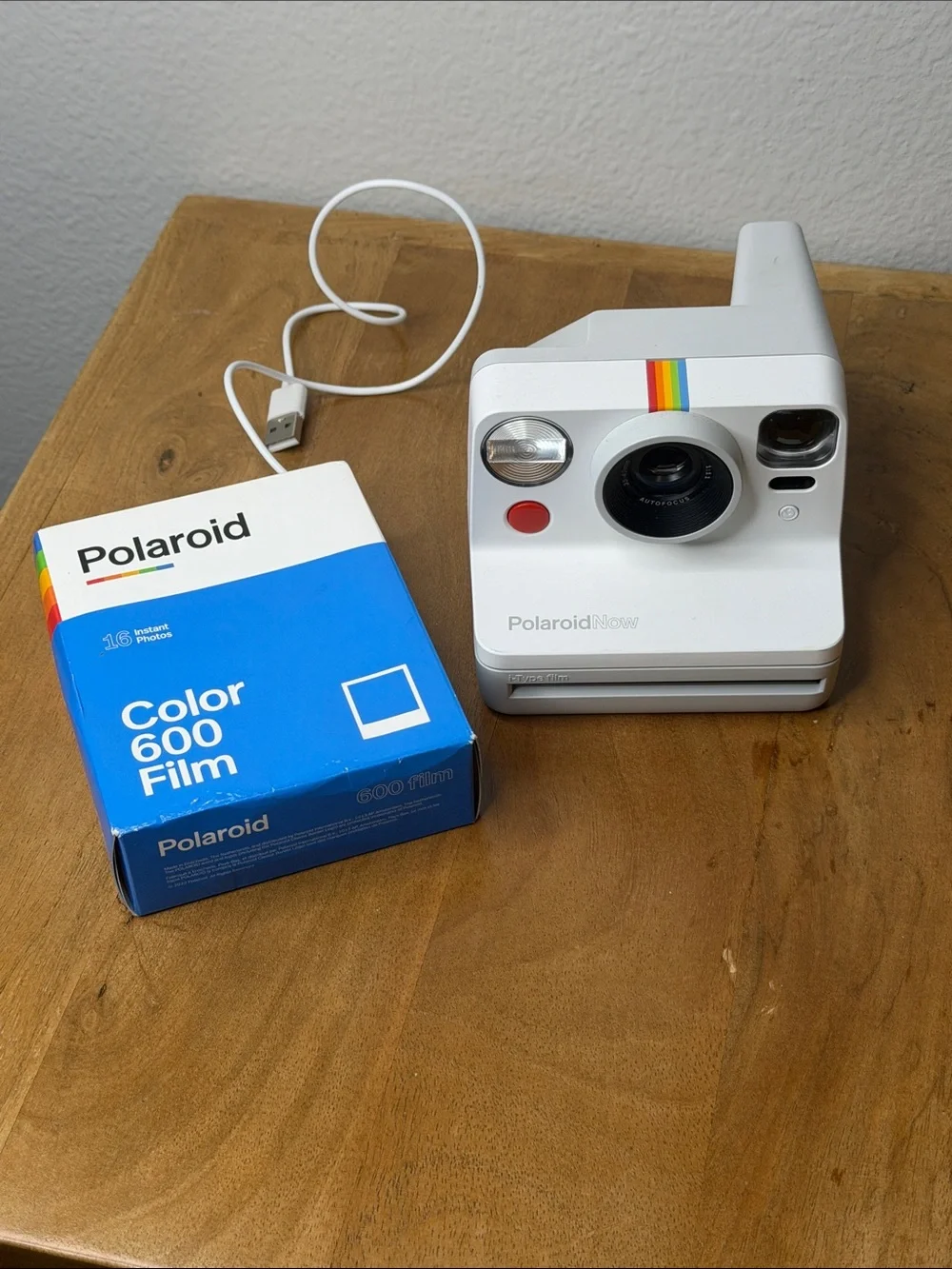 Polaroid Now Instant Camera White / gray w/ film